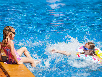 8 Ways to Keep Your Backyard Pool Cool During the Heat of Summer