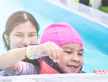 4 Tips to Teach Your Children How to Swim in Your Backyard Pool